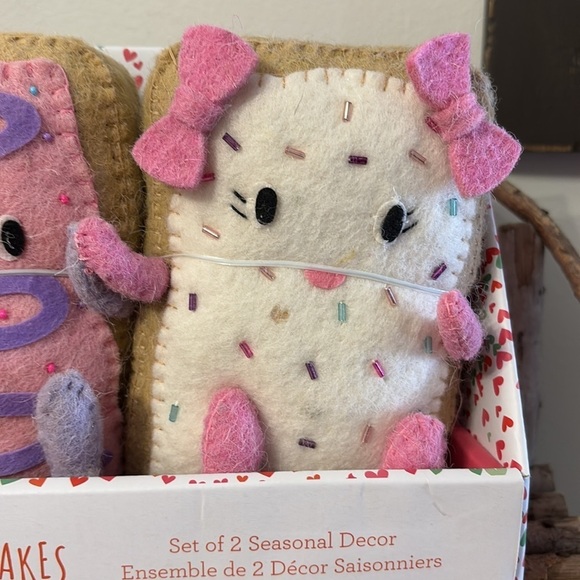 NWT LOVE & CUPCAKES VALENTINE BEADED POPTARTS FELTED PLUSH - Picture 3 of 8